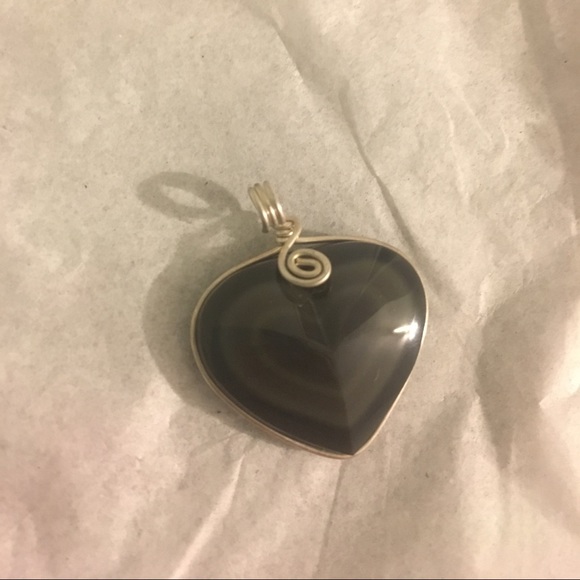 Black heart shaped stone pendant - Picture 1 of 4